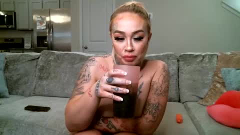 Snapshot of kokokwinn chatting on 03-06-25, 03:02 Koko Kwinn online show from 03-06-25, 03:02