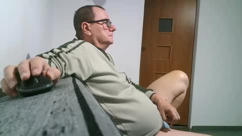 Snapshot of komputer123456789 chatting on 12-20-24, 08:12 Bogdan online show from 12-20-24, 08:12