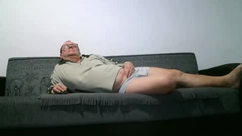 Snapshot of komputer123456789 chatting on 12-23-24, 05:43 Bogdan online show from 12-23-24, 05:43