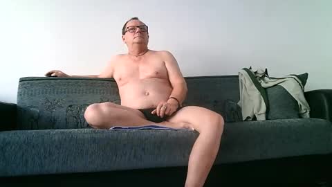Snapshot of komputer123456789 chatting on 12-30-24, 11:15 Bogdan online show from 12-30-24, 11:15