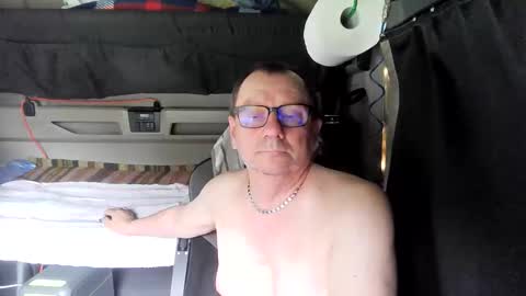 Snapshot of komputer123456789 chatting on 05-14-26, 07:48 Bogdan online show from 05-14-26, 07:48