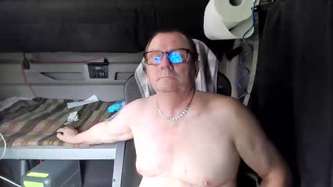 Snapshot of komputer123456789 chatting on 05-29-26, 12:25 Bogdan online show from 05-29-26, 12:25