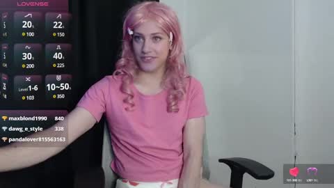 Snapshot of koneko_nya chatting on 12-26-24, 11:57  Riley  online show from 12-26-24, 11:57