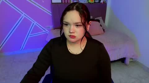 Snapshot of koning_moretti chatting on 06-19-26, 07:45 camila online show from 06-19-26, 07:45