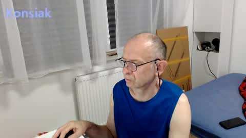 Snapshot of konsiak chatting on 06-15-26, 08:05 Komsiak online show from 06-15-26, 08:05