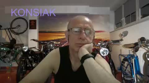 Snapshot of konsiak chatting on 06-25-26, 09:52 Komsiak online show from 06-25-26, 09:52