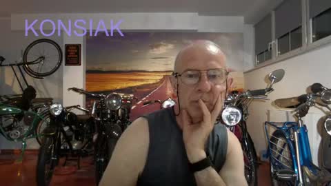 Snapshot of konsiak chatting on 07-20-26, 06:21 Komsiak online show from 07-20-26, 06:21