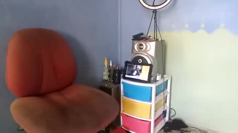 Snapshot of korn4lyfe chatting on 01-12-25, 01:27 Prince makonnen online show from 01-12-25, 01:27