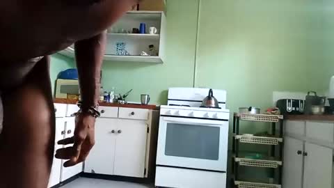 Snapshot of korn4lyfe chatting on 03-08-25, 11:48 Prince makonnen online show from 03-08-25, 11:48