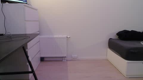 Snapshot of krasynstille chatting on 12-13-24, 01:44 Krasyn Stille online show from 12-13-24, 01:44