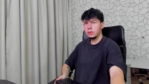 Snapshot of krewvaughn chatting on 10-16-25, 10:05 KrewVaughn online show from 10-16-25, 10:05