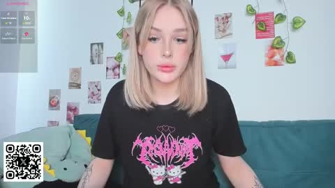 Snapshot of krisi_myrr chatting on 05-17-26, 12:45 Kristina3 online show from 05-17-26, 12:45