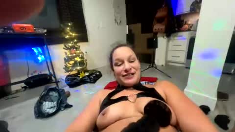 Snapshot of krisnona chatting on 12-21-24, 11:33 krisnona online show from 12-21-24, 11:33