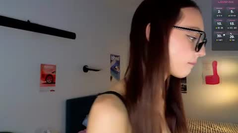 Snapshot of krisss__kisss chatting on 06-20-26, 05:49 Kriss online show from 06-20-26, 05:49