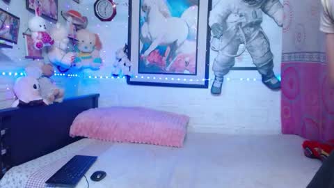 krisstal703358 online show from 02-12-26, 07:42