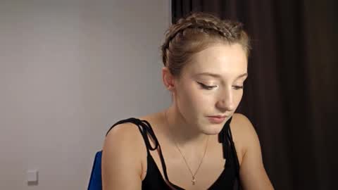 Snapshot of kristandaty chatting on 02-09-26, 11:47 kristandaty online show from 02-09-26, 11:47