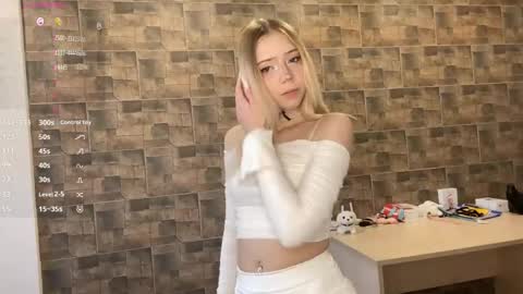 Snapshot of kristiancommes chatting on 05-18-26, 04:24 Alisa online show from 05-18-26, 04:24
