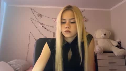 Snapshot of kristifelicien chatting on 07-16-26, 12:11 Blake online show from 07-16-26, 12:11