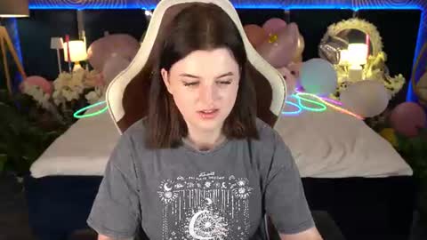 Snapshot of kristifoxy chatting on 07-19-26, 12:31 kristifoxy online show from 07-19-26, 12:31