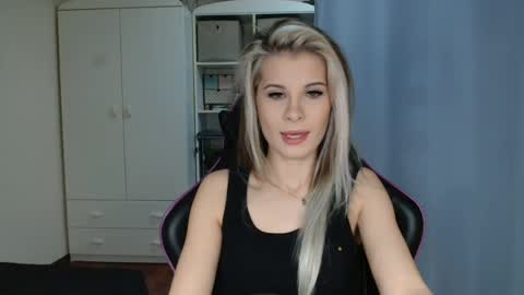 Snapshot of kristineamore chatting on 04-22-26, 07:00 KristineAmore online show from 04-22-26, 07:00