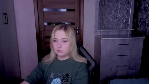 Snapshot of kristy_fran chatting on 05-18-26, 08:58 Kristy online show from 05-18-26, 08:58