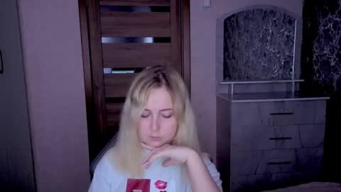 Snapshot of kristy_fran chatting on 05-29-26, 12:19 Kristy online show from 05-29-26, 12:19