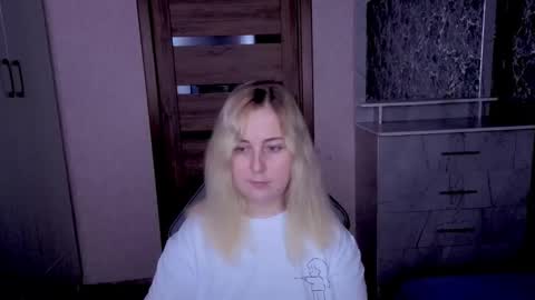 Snapshot of kristy_fran chatting on 05-30-26, 07:11 Kristy online show from 05-30-26, 07:11