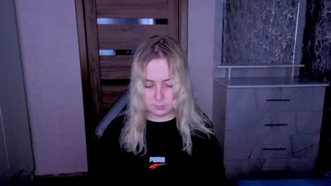 Snapshot of kristy_fran chatting on 06-18-26, 07:07 Kristy online show from 06-18-26, 07:07