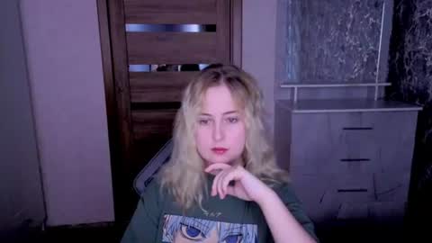 Snapshot of kristy_fran chatting on 06-20-26, 06:11 Kristy online show from 06-20-26, 06:11