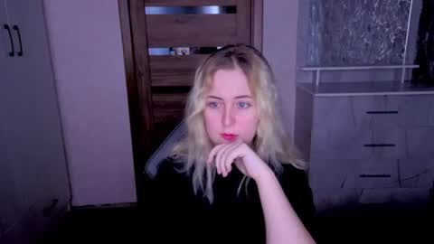 Snapshot of kristy_fran chatting on 06-21-26, 09:06 Kristy online show from 06-21-26, 09:06