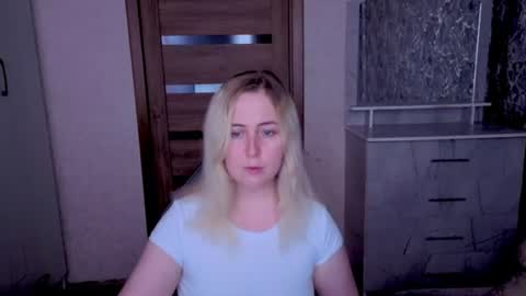 Snapshot of kristy_fran chatting on 06-28-26, 12:00 Kristy online show from 06-28-26, 12:00