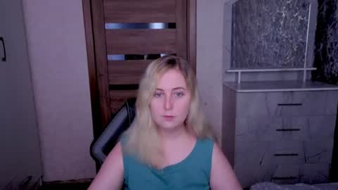 Snapshot of kristy_fran chatting on 06-29-26, 05:03 Kristy online show from 06-29-26, 05:03
