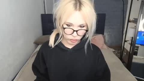 Snapshot of kristydollx chatting on 04-13-26, 02:00 Kristy online show from 04-13-26, 02:00