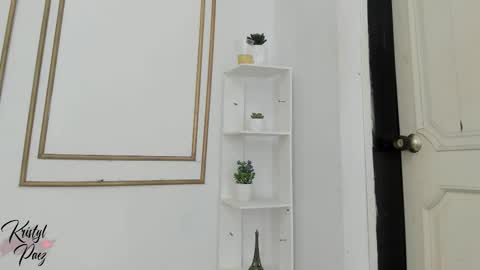 Cristina online show from 11-22-25, 06:29