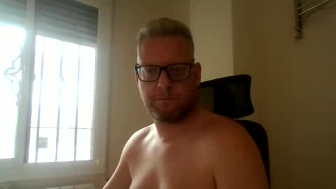 Snapshot of kroezel1985 chatting on 09-17-25, 07:43 kroezel1985 online show from 09-17-25, 07:43