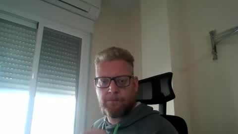 Snapshot of kroezel1985 chatting on 11-03-25, 10:05 kroezel1985 online show from 11-03-25, 10:05