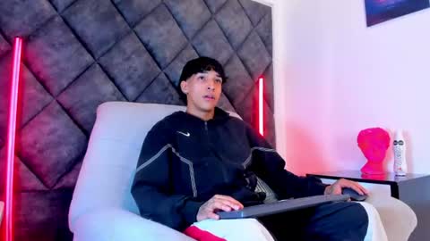 Kroy Wave  Muscle Tattoos Latino online show from 08-05-26, 03:09