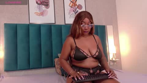 Snapshot of krystalross1 chatting on 11-17-25, 07:52 Krystal Ross online show from 11-17-25, 07:52