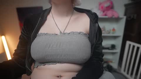 Snapshot of krystalsyxx chatting on 02-14-25, 05:25 Krystal Syx online show from 02-14-25, 05:25