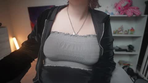 Snapshot of krystalsyxx chatting on 03-05-25, 02:36 Krystal Syx online show from 03-05-25, 02:36