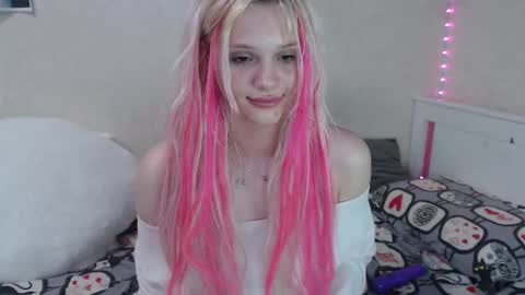 Emilia online show from 02-17-25, 02:09