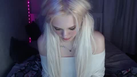 Emilia online show from 02-23-25, 01:24