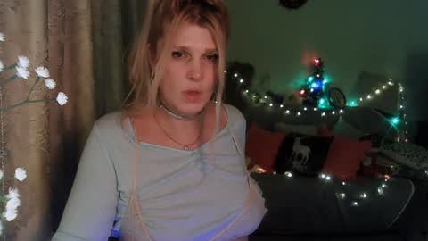 Snapshot of kudesnizza chatting on 12-20-24, 02:27 Annika MTF ts post -op online show from 12-20-24, 02:27