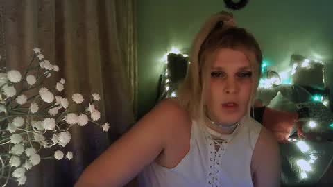 Snapshot of kudesnizza chatting on 12-29-24, 02:00 Annika MTF ts post -op online show from 12-29-24, 02:00