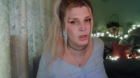 Snapshot of kudesnizza chatting on 01-22-25, 10:29 Annika MTF ts post -op online show from 01-22-25, 10:29