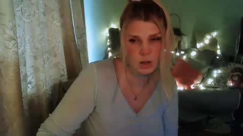 Snapshot of kudesnizza chatting on 02-08-25, 10:39 Annika MTF ts post -op online show from 02-08-25, 10:39