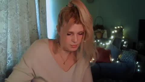 Snapshot of kudesnizza chatting on 02-27-25, 10:48 Annika MTF ts post -op online show from 02-27-25, 10:48