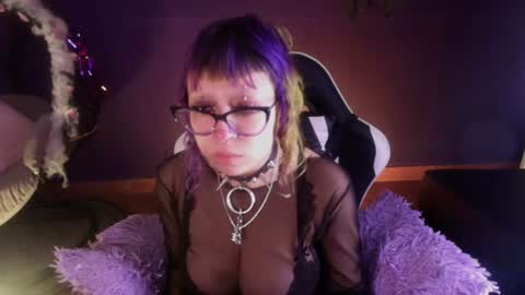 Snapshot of kuromi_purple chatting on 06-28-26, 11:38 Kuromi online show from 06-28-26, 11:38