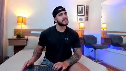 kylenorth_ online show from 10-04-25, 12:14