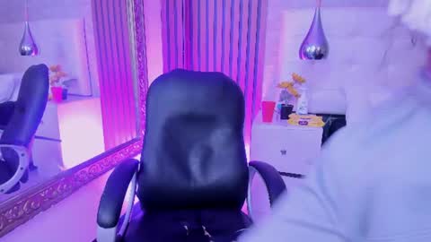 Snapshot of kylepresly chatting on 06-25-26, 05:12 Kyle online show from 06-25-26, 05:12